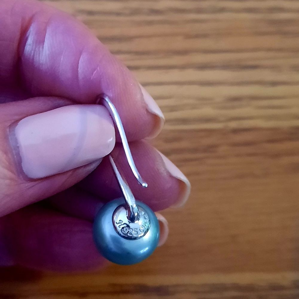 ❌️SOLD❌️HONORA Silvery Gray Pearl and Sterling French Wire Earrings - Picture 2 of 5